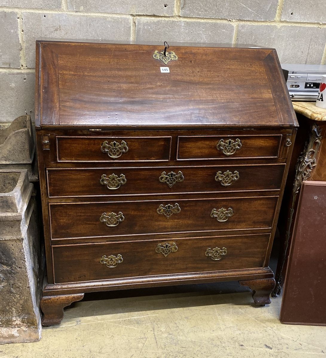 A George III mahogany bureau, width 91cm, depth 51cm, height 104cm